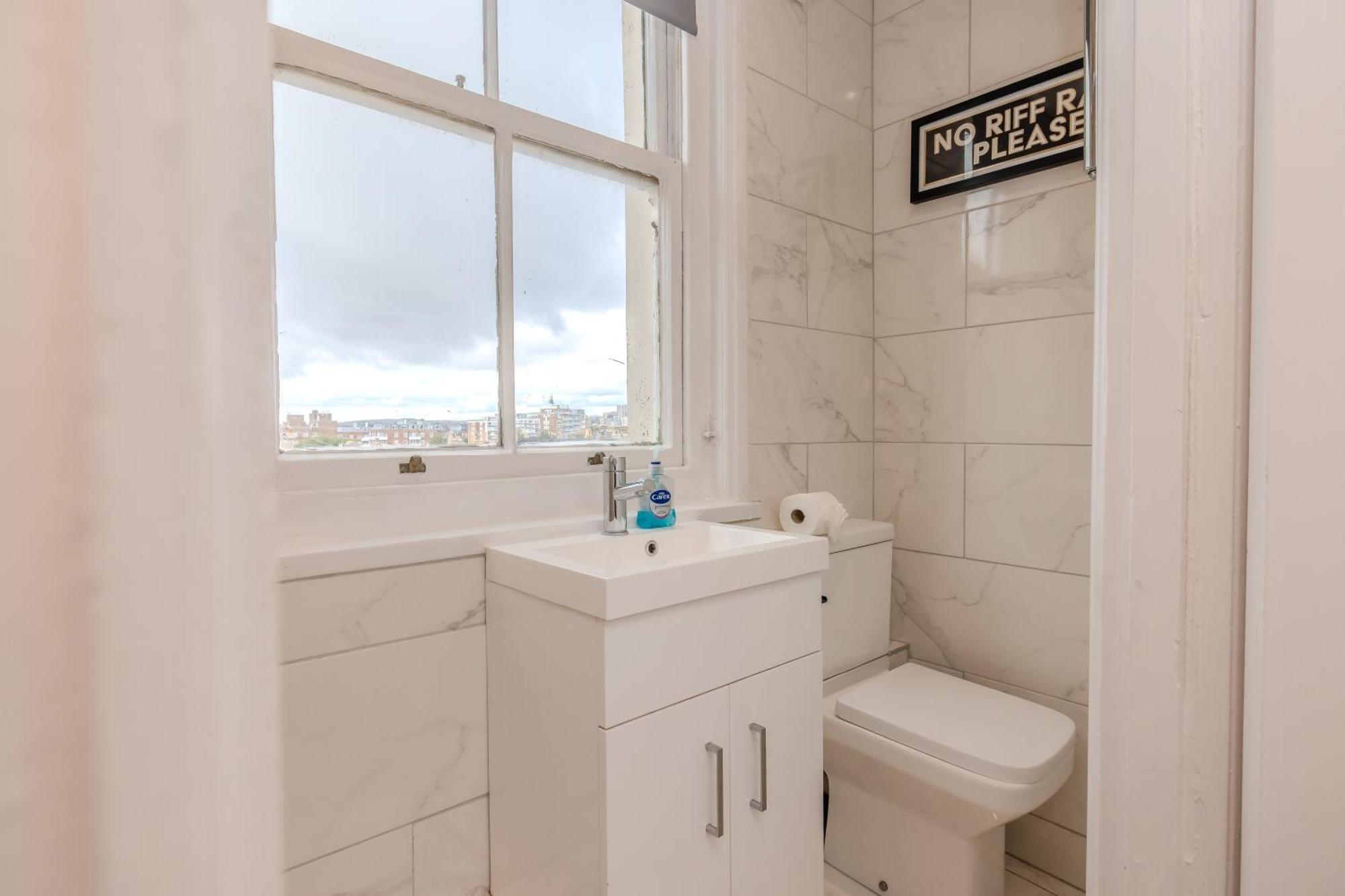 Luxe City Living L 2-Bedroom Flat With Free Parking Hove Buitenkant foto
