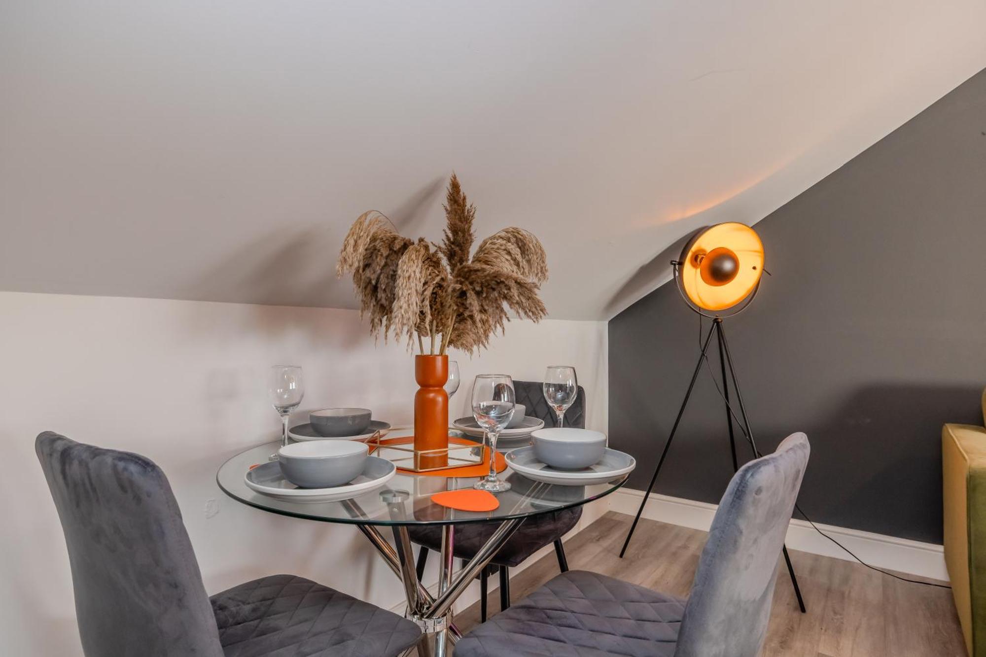 Luxe City Living L 2-Bedroom Flat With Free Parking Hove Buitenkant foto